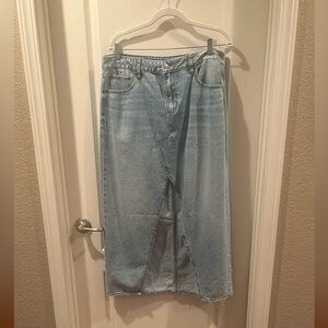Women’s denim maxi skirt new w/o tags